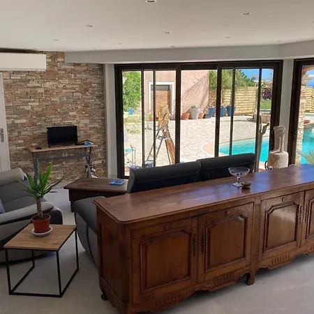 Maison Vue Avec Piscine Sur La Cote D'azur