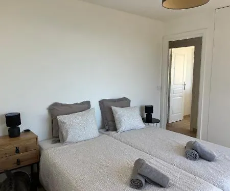 Maison Vue Avec Piscine Sur La Cote D'azur *