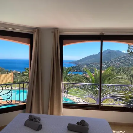 Maison Vue Avec Piscine Sur La Cote D'azur Théoule-sur-Mer